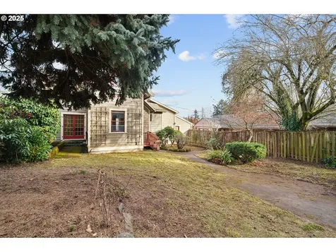 1106 SW Gibbs Street Portland OR 97239