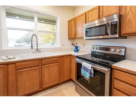 1299 Peets Court Eugene OR 97402