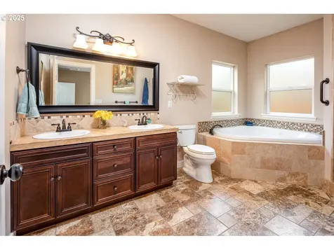 1299 Peets Court Eugene OR 97402