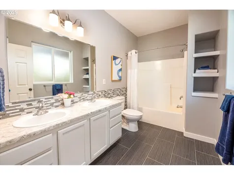 1299 Peets Court Eugene OR 97402