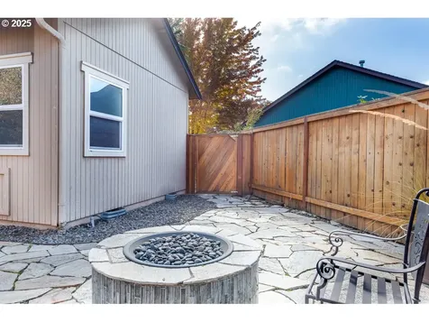 1299 Peets Court Eugene OR 97402
