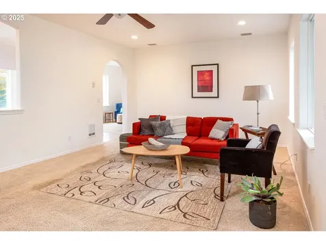 1299 Peets Court Eugene OR 97402