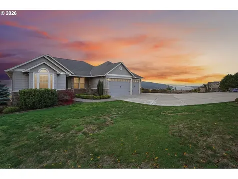 49 Essex Drive Kelso WA 98626