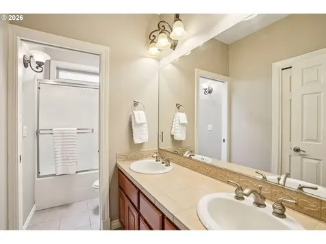 49 Essex Drive Kelso WA 98626