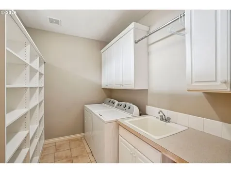 49 Essex Drive Kelso WA 98626