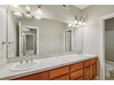 49 Essex Drive Kelso WA 98626