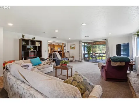 48974 SE Fairview Street Mill City OR 97360