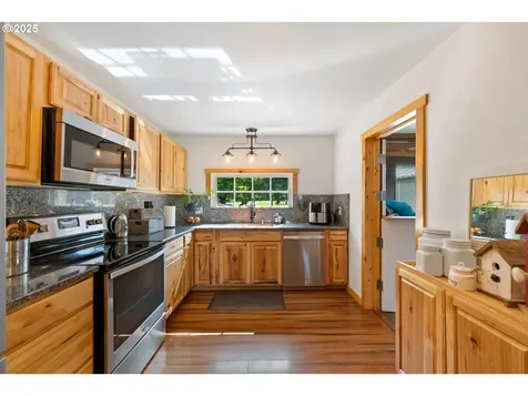 99996 Lone Pine Lane Myrtle Point OR 97458