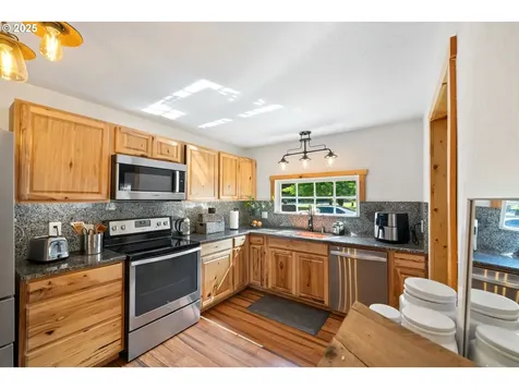 99996 Lone Pine Lane Myrtle Point OR 97458