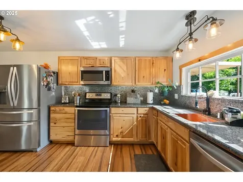 99996 Lone Pine Lane Myrtle Point OR 97458