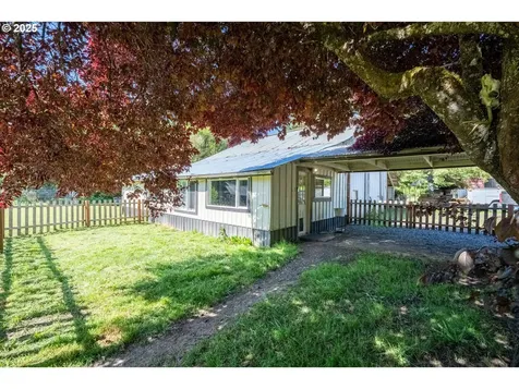 99996 Lone Pine Lane Myrtle Point OR 97458