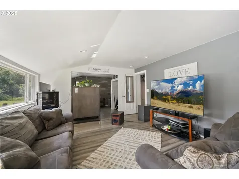 99996 Lone Pine Lane Myrtle Point OR 97458