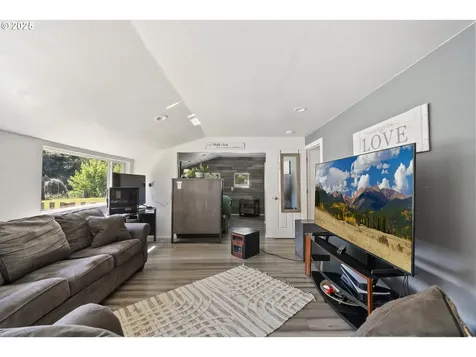 99996 Lone Pine Lane Myrtle Point OR 97458