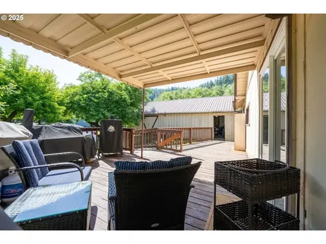 99996 Lone Pine Lane Myrtle Point OR 97458