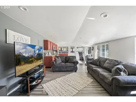 99996 Lone Pine Lane Myrtle Point OR 97458
