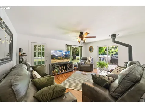 99996 Lone Pine Lane Myrtle Point OR 97458