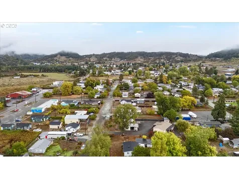 1048 Seeley Street Myrtle Creek OR 97457