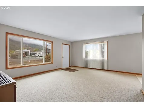 1048 Seeley Street Myrtle Creek OR 97457
