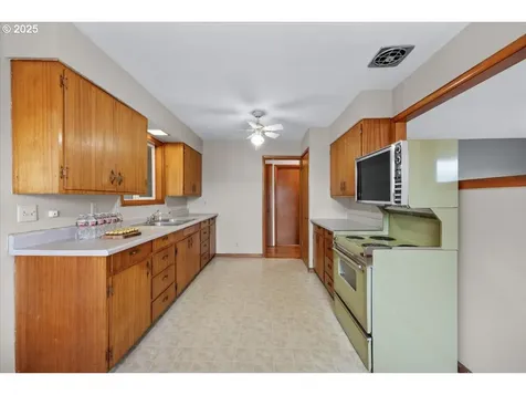 1048 Seeley Street Myrtle Creek OR 97457