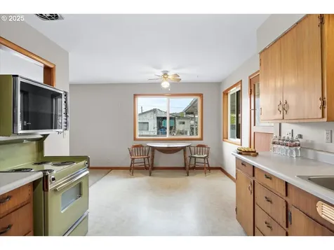 1048 Seeley Street Myrtle Creek OR 97457