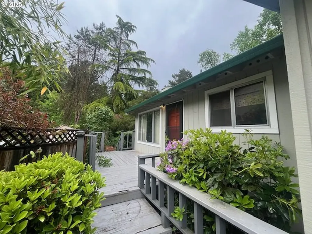 8304 SW Davies Court Portland OR 97223