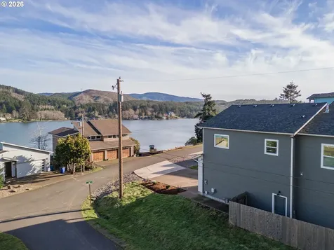 1495 NE Lake Drive Lincoln City OR 97367