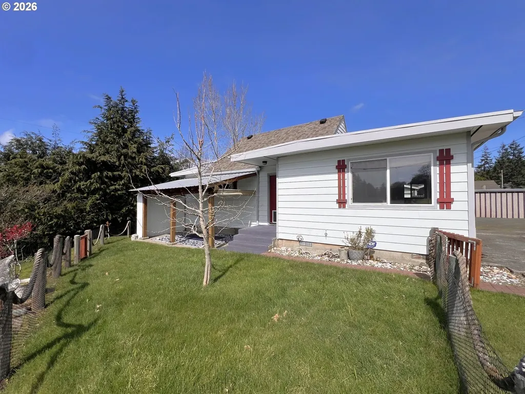 1092 Lewis Street North Bend OR 97459