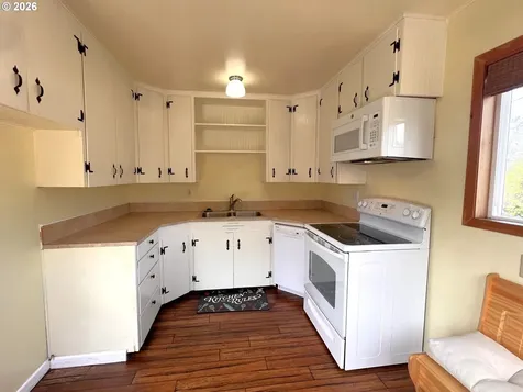 1092 Lewis Street North Bend OR 97459