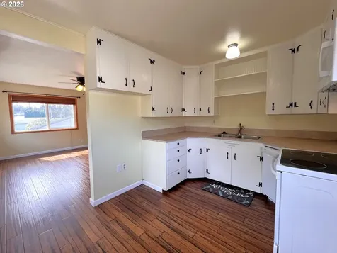 1092 Lewis Street North Bend OR 97459