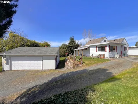 1092 Lewis Street North Bend OR 97459