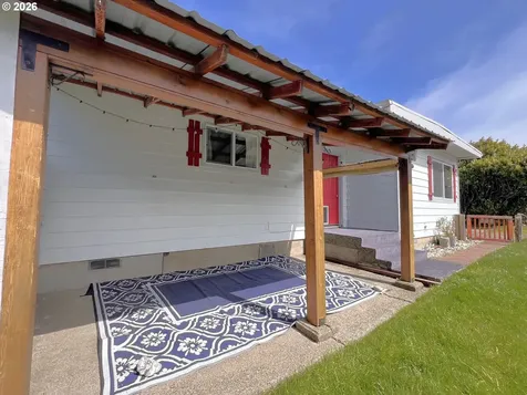 1092 Lewis Street North Bend OR 97459