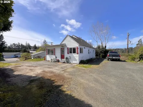 1092 Lewis Street North Bend OR 97459