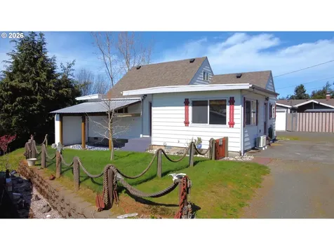 1092 Lewis Street North Bend OR 97459