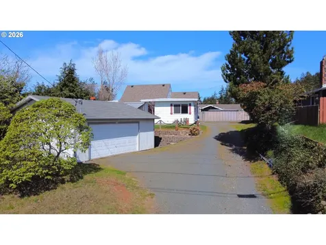 1092 Lewis Street North Bend OR 97459