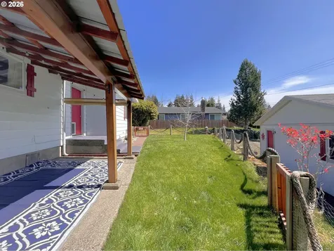 1092 Lewis Street North Bend OR 97459