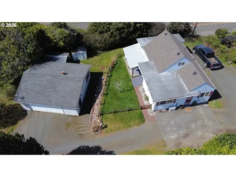 1092 Lewis Street North Bend OR 97459