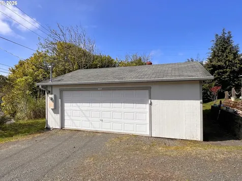 1092 Lewis Street North Bend OR 97459