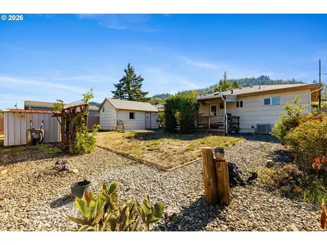 2812 W Sanders Avenue Roseburg OR 97471