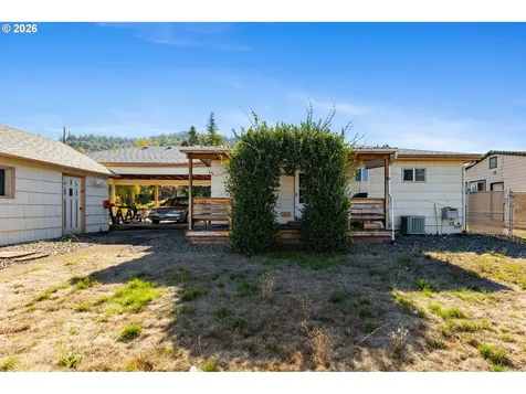 2812 W Sanders Avenue Roseburg OR 97471