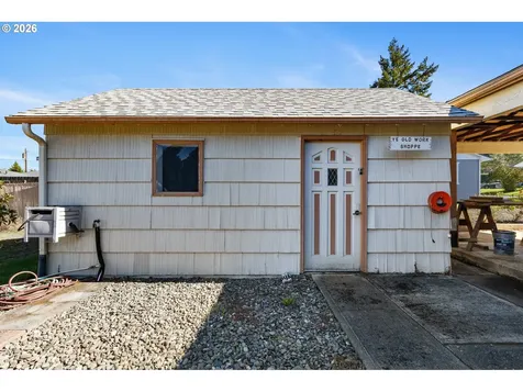 2812 W Sanders Avenue Roseburg OR 97471