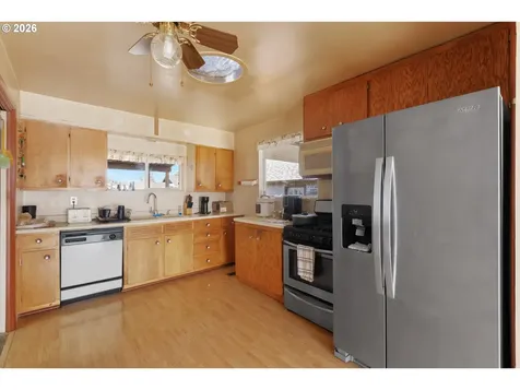 2812 W Sanders Avenue Roseburg OR 97471