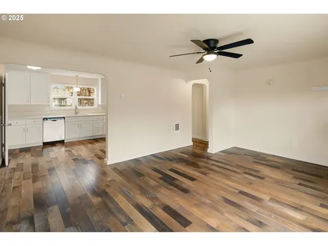 1213 Modoc Street Springfield OR 97477