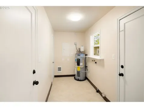 1213 Modoc Street Springfield OR 97477