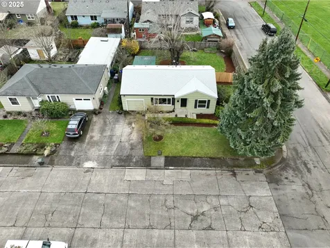 1213 Modoc Street Springfield OR 97477