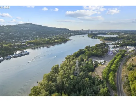 196 SE Spokane Street Portland OR 97035
