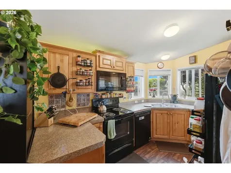 2294 Marion Street North Bend OR 97459
