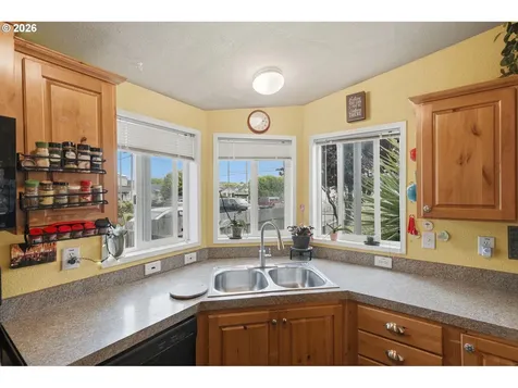 2294 Marion Street North Bend OR 97459