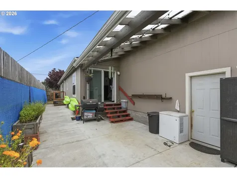 2294 Marion Street North Bend OR 97459