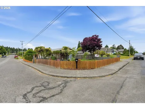 2294 Marion Street North Bend OR 97459