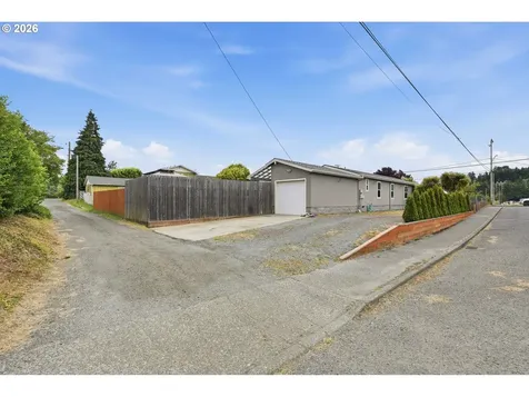 2294 Marion Street North Bend OR 97459